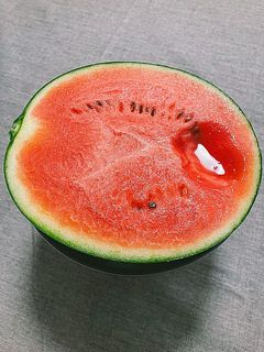スプーンですくって食べるのがおすすめ。果汁が溢れます🤤