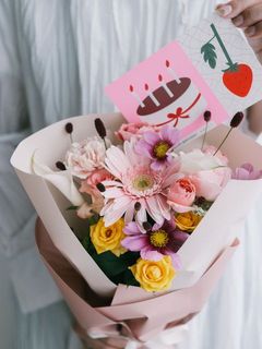 誕生日おめでとうのメッセージカードがおすすめです。