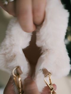意外に収納力ばっちり。ホッカイロだけ入れてぬくぬくするのもおすすめです。