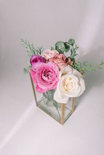 使用花器：絵画のように花を楽しむ花器