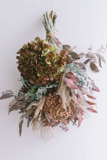 麻紐をつけて逆さまに吊るすこともできます。（麻紐は付属していません）