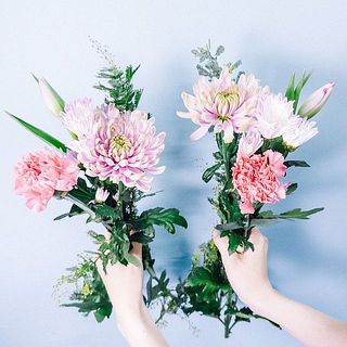 ブーケを分けて一対にすることも可能です。ぜひお試しください。