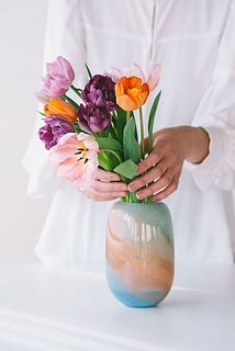 カラフルなブーケもこんなにかわいく飾れます。