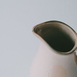 色の出方に個体差があります。釉薬（ゆうやく）による風合いをお楽しみください。