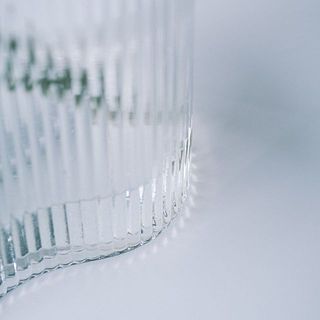 表面のなみなみした溝が、ほどよいアクセントに。