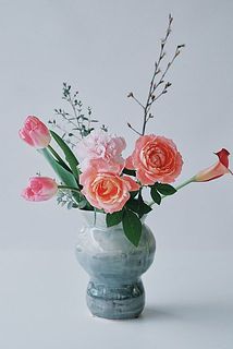 大胆にお花をたっぷりと活けるのがおすすめです。