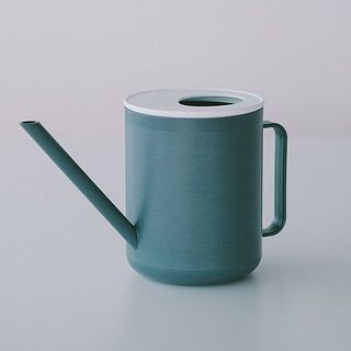 シンプルで直線と曲線のバランスがなんともいい塩梅のフォルム。