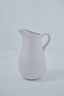 絶妙なカラーリングと美しい曲線が魅力。陶器製でちょうどいいサイズのフラワーベースってなかなかないんです。