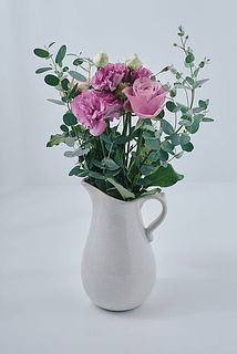 どんなお花にも合うシンプルさが魅力。