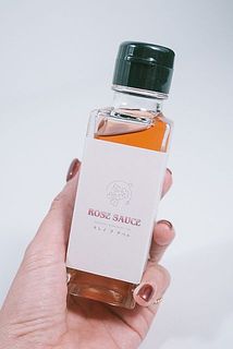 ローズシロップは内容量120g。