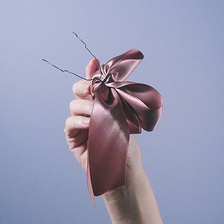 リボンにワイヤーを取り付けた状態でお届けします。