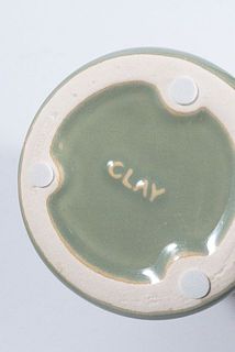 裏には花器メーカー「CLAY」のロゴが入っています。