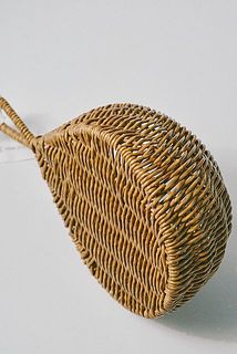 裏面は平らになっています。