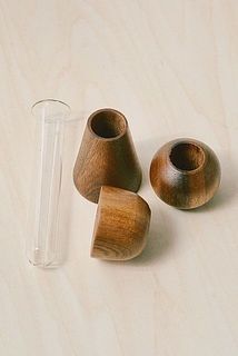 シリンダーと、木のパーツを3つお届けします。