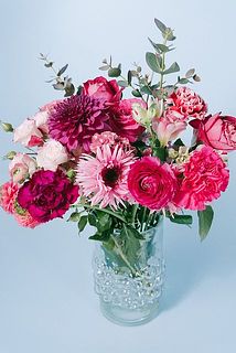 お届け一例　大きめの花器にたっぷり飾るのもおすすめ😍