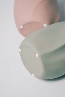 底には滑り止めシールがついています。