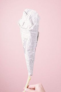 新聞紙などで巻いて水揚げすると真っ直ぐになる可能性も。