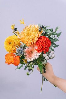 お届け例（お花の内容は毎回異なります）