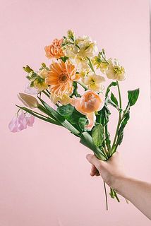 お届け例（お花の内容は毎回異なります）