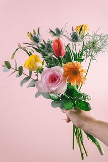 お届け例（お花の内容は毎回異なります）